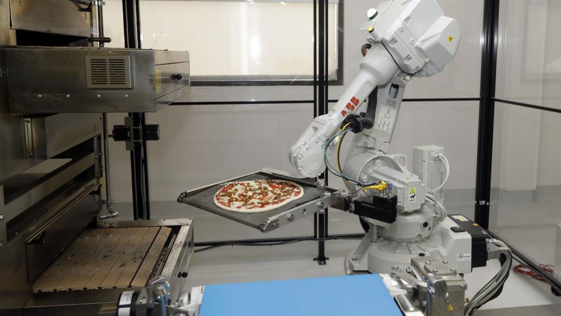 robots que preparan pizza